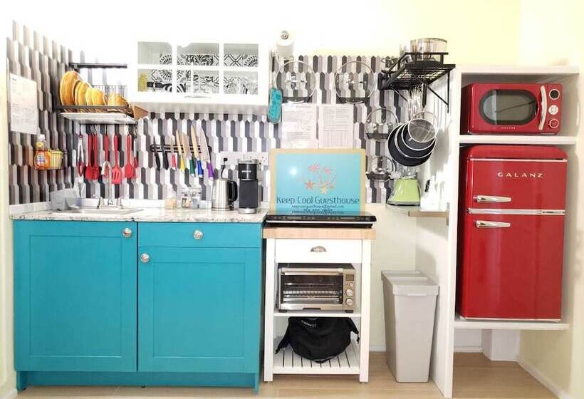 استودیوی لوکس, Keep Cool Guesthouse