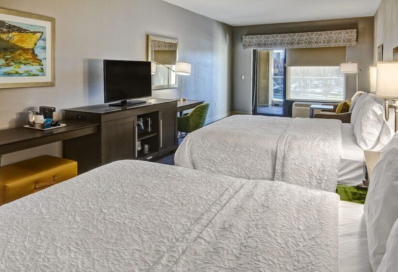 Номер Стандарт с Балконом, Hampton Inn & Suites San Jose Airport