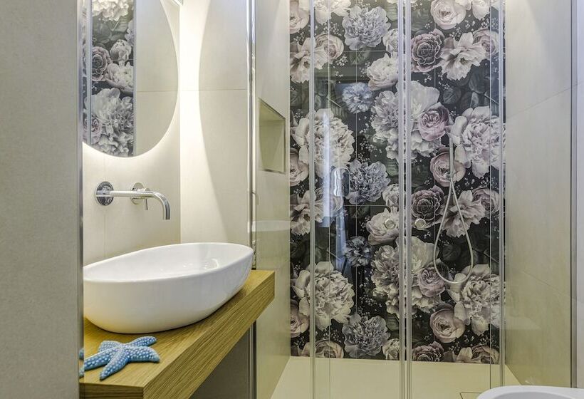 חדר משפחתי, Le Gemelle Boutique