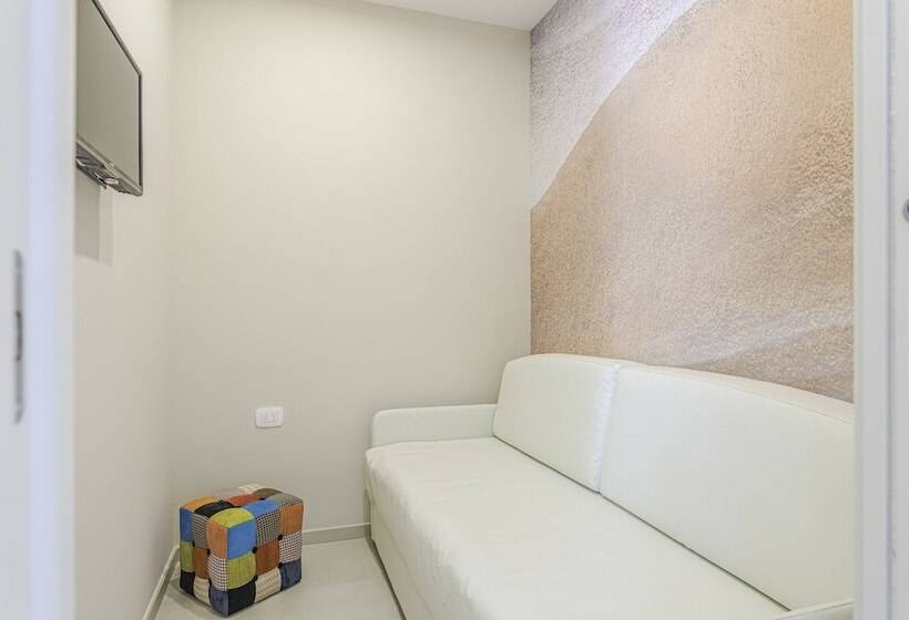 חדר משפחתי, Le Gemelle Boutique