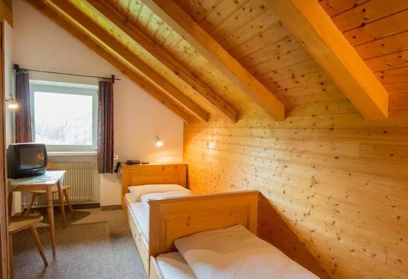 Sviitti 2 Makuuhuonetta, Berghotel Kason