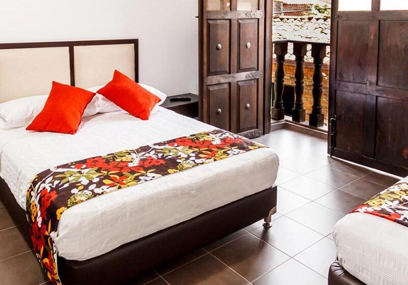 חדר לארבעה סטנדרטי עם מרפסת, Casa Suite Curiti