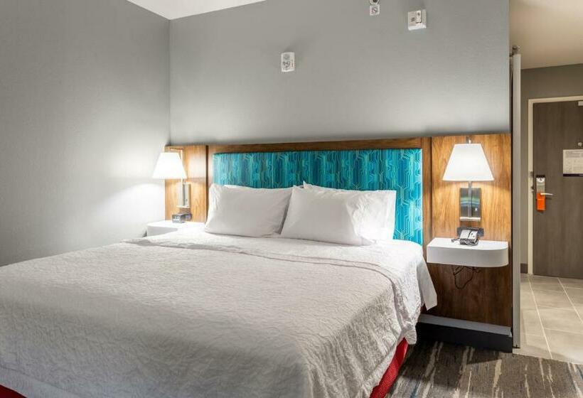 带大床的标准间, Hampton Inn Madison