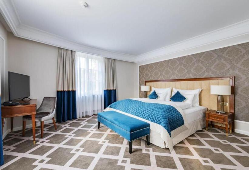 Полулюкс, Palace Art Hotel Pezinok