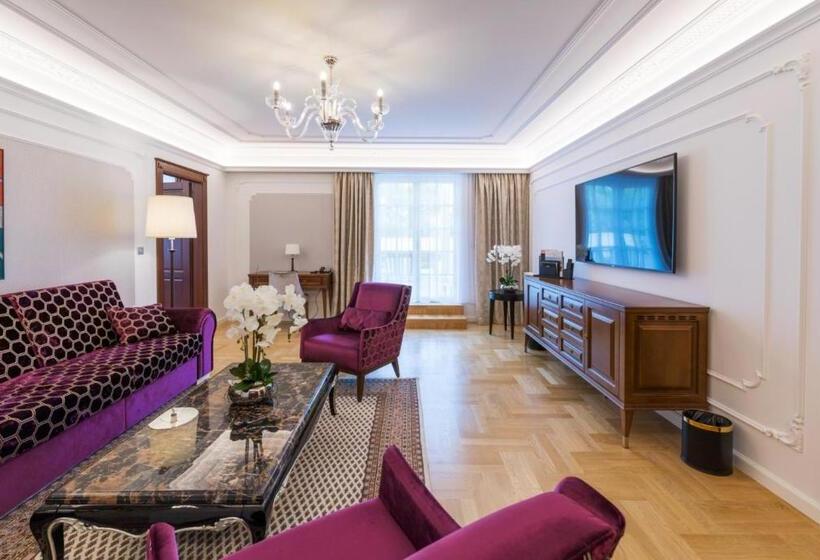 סוויטה מלכותית, Palace Art Hotel Pezinok