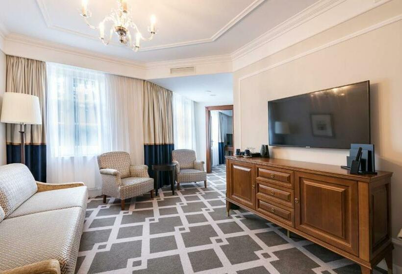 جناح جونيور, Palace Art Hotel Pezinok