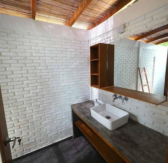 חדר סטנדרט, White Sands Beach Resort Lembeh