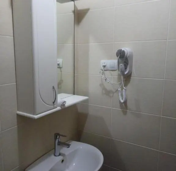 اتاق راحتی سه تخته, Tropicana Inn