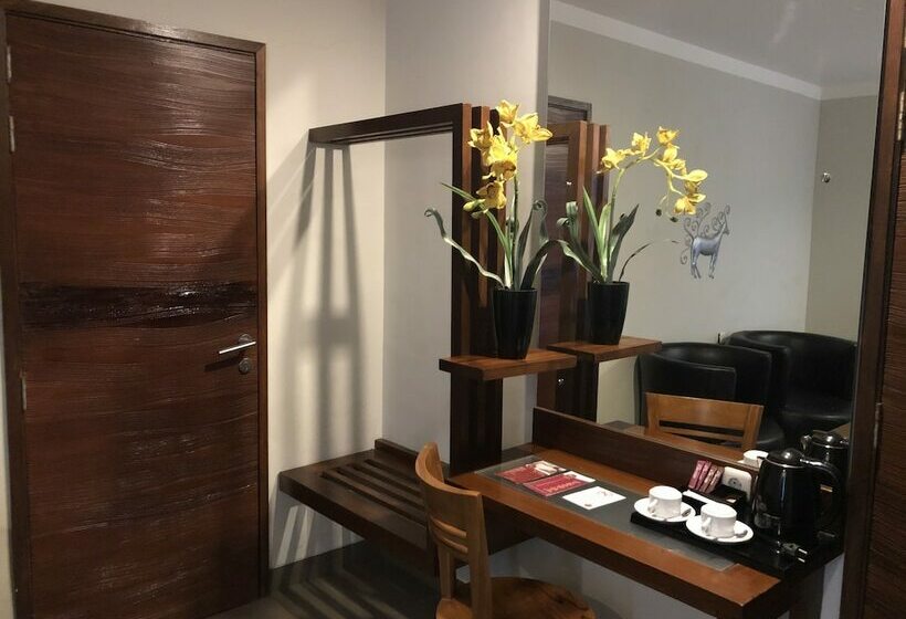 חדר דלוקס, Burza