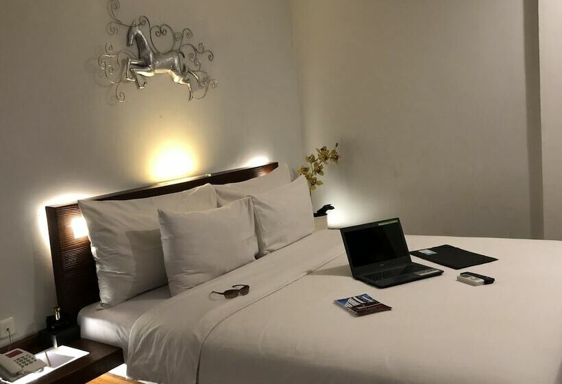 חדר דלוקס, Burza