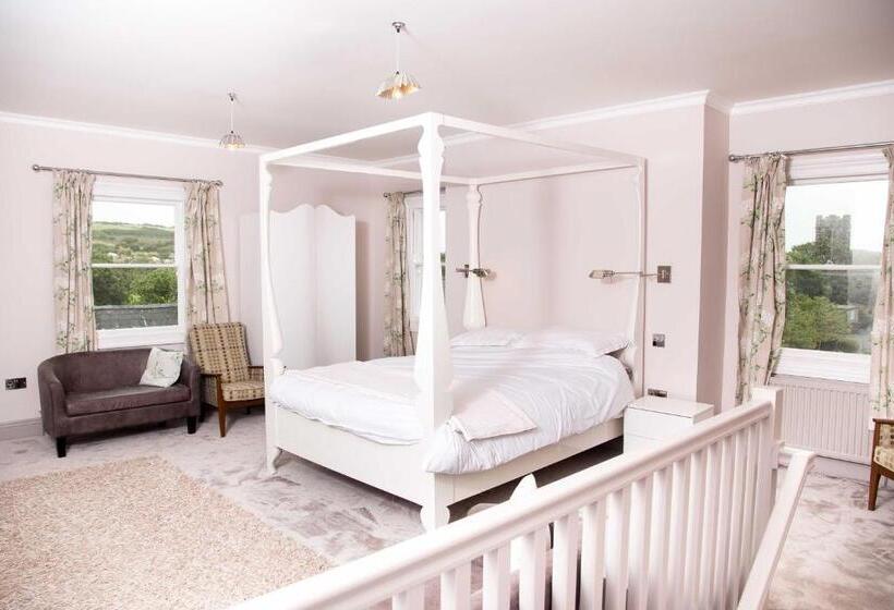 סוויטה משפחתית, The Globe Angle