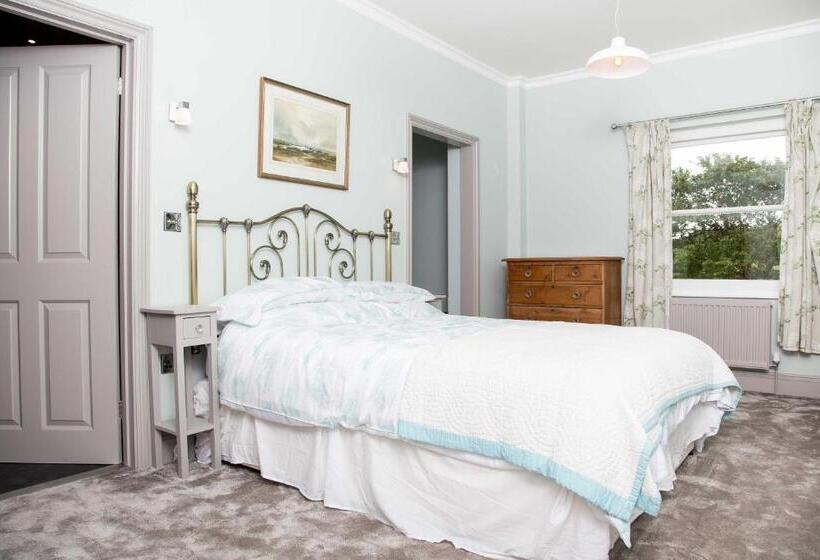 Family Suite, The Globe Angle