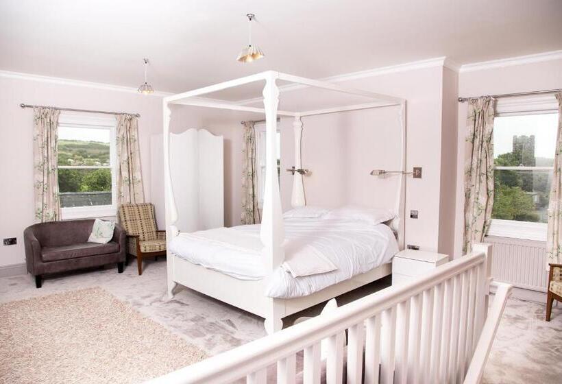 סוויטה משפחתית, The Globe Angle