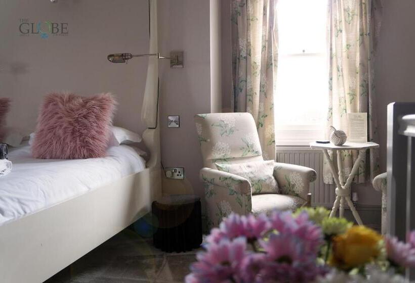 סוויטה משפחתית, The Globe Angle