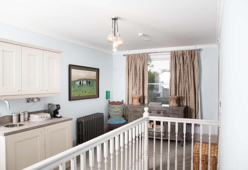 חדר סטנדרט, The Globe Angle