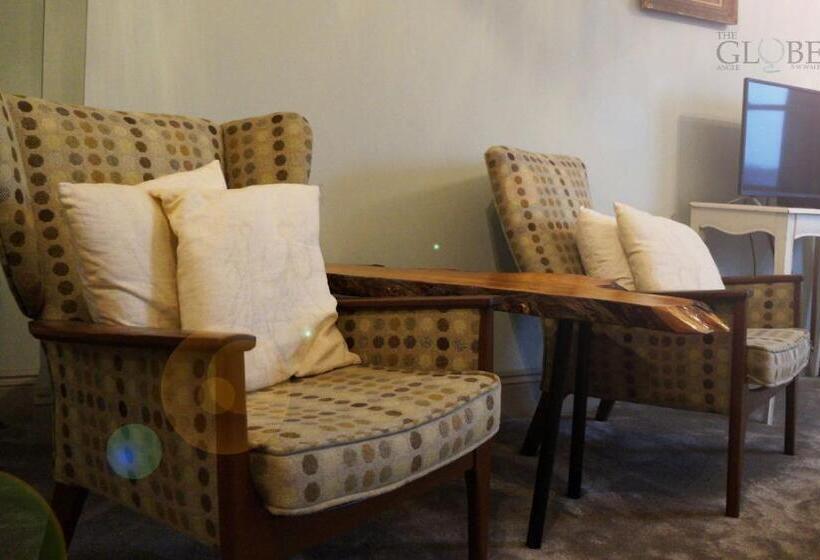 חדר דחוקס עם מיטת קינג, The Globe Angle