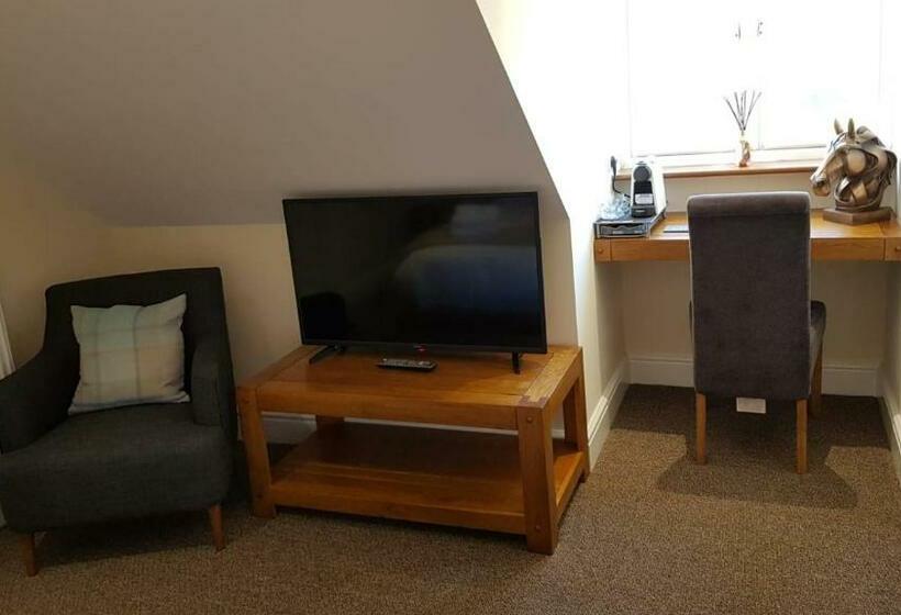 غرفة سوبيريور سرير كينج, The Barn Courtyard