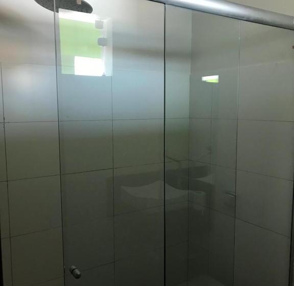 غرفة قياسية ثلاثية, Hawaii