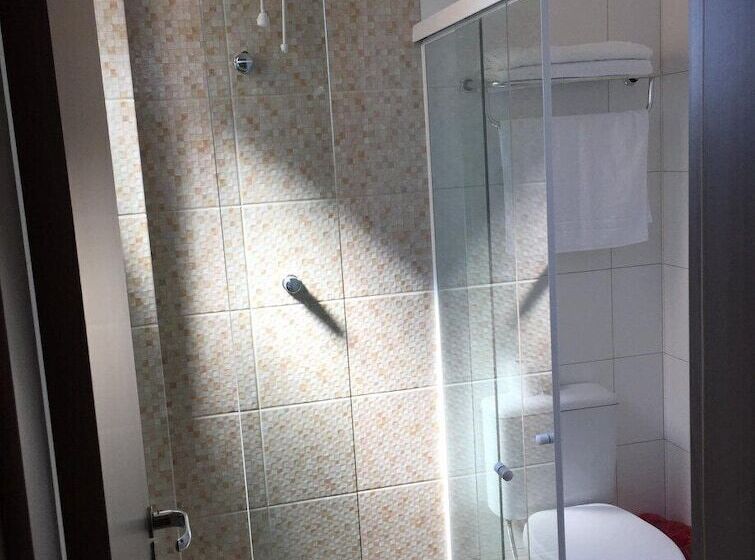 豪华房间, Palotina Palace