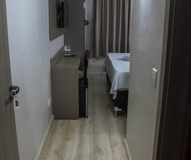 豪华房间, Palotina Palace