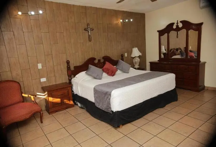 Deluxe Kolmen Hengen Huone, Posada Santa Fe