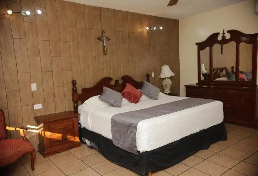 Deluxe Kolmen Hengen Huone, Posada Santa Fe