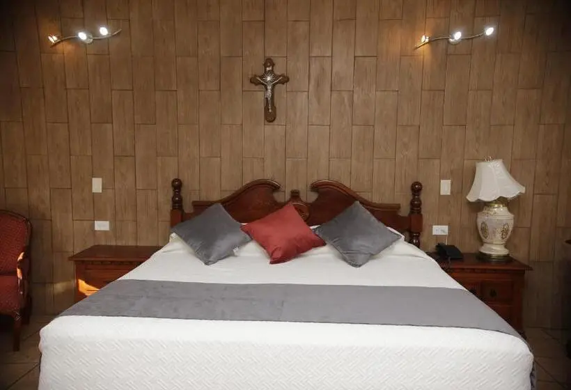 Deluxe Kolmen Hengen Huone, Posada Santa Fe