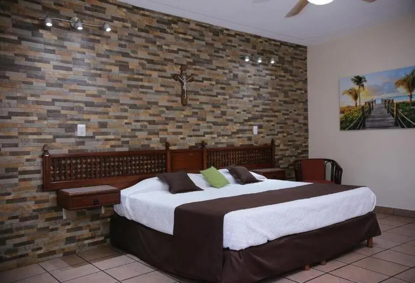 Deluxe Kolmen Hengen Huone, Posada Santa Fe