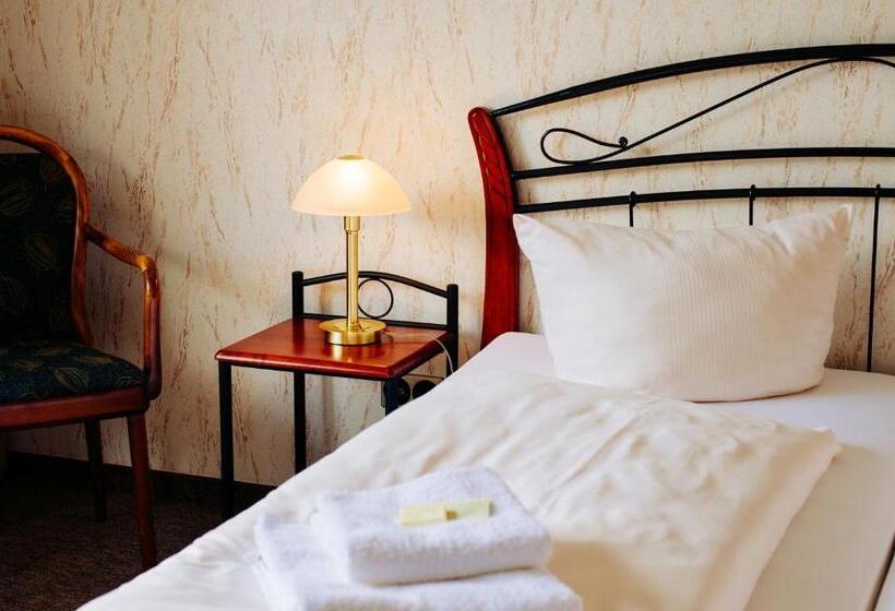 이코노미 룸, Restaurant Fuchs