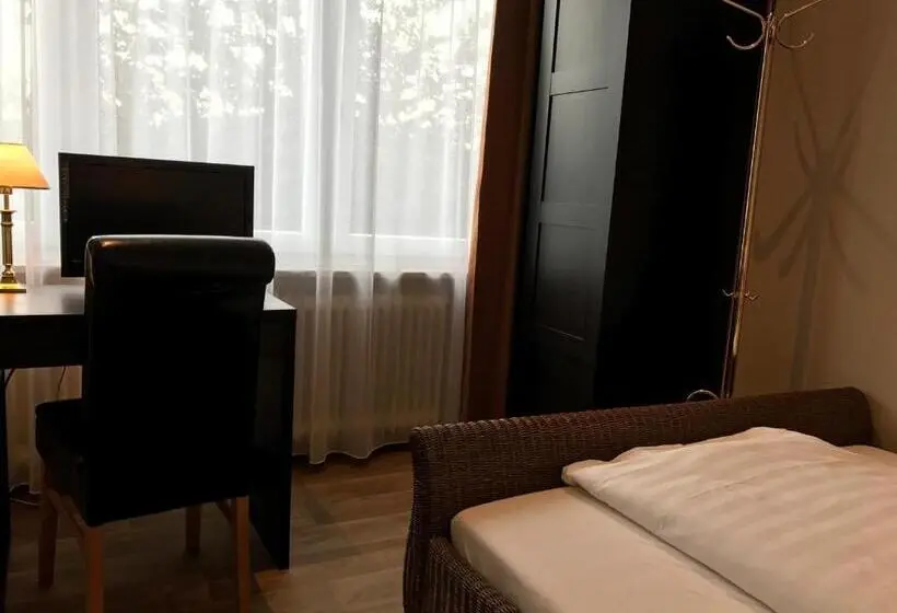 Standard Single Room, Restaurant Fuchs