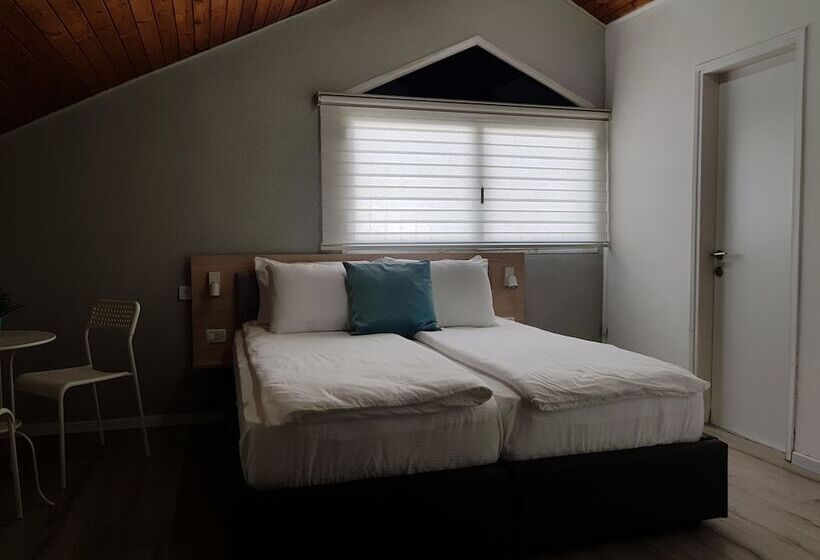 Aile Odası, Airport Guest House