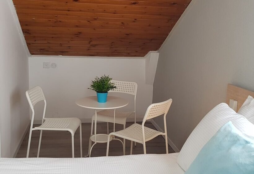 Aile Odası, Airport Guest House