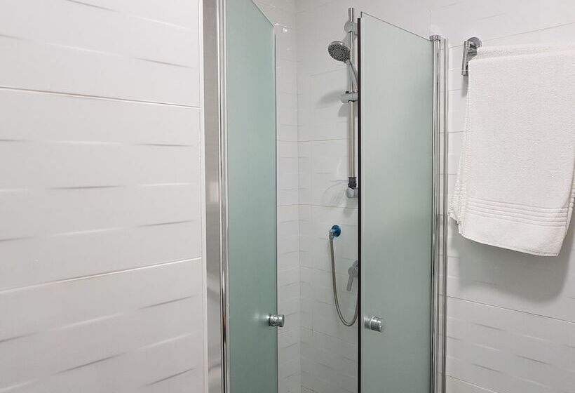 Basic Oda, Airport Guest House