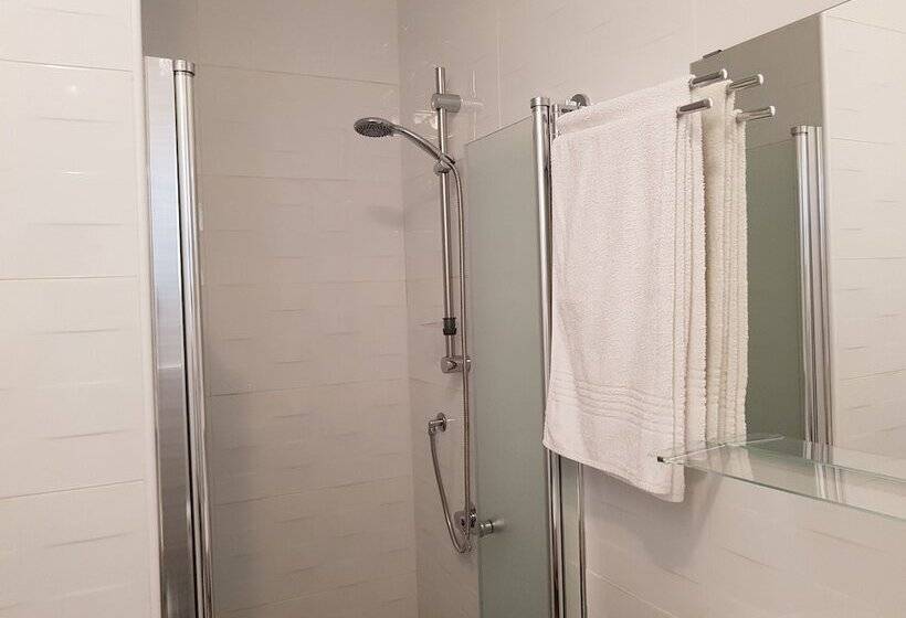 Basic Oda, Airport Guest House