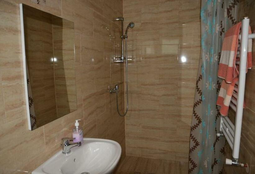 Quarto Deluxe, Bogdan Si Raluca