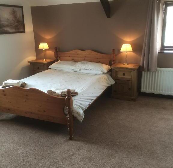 غرفة عائلية, Stone Cottage