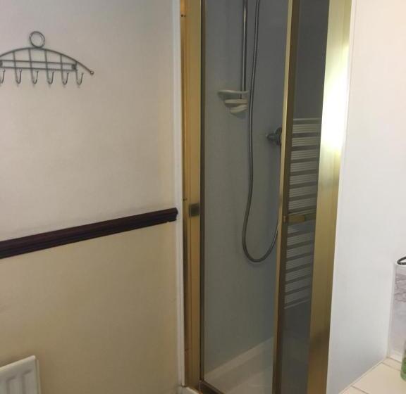 غرفة قياسية فردية, Stone Cottage