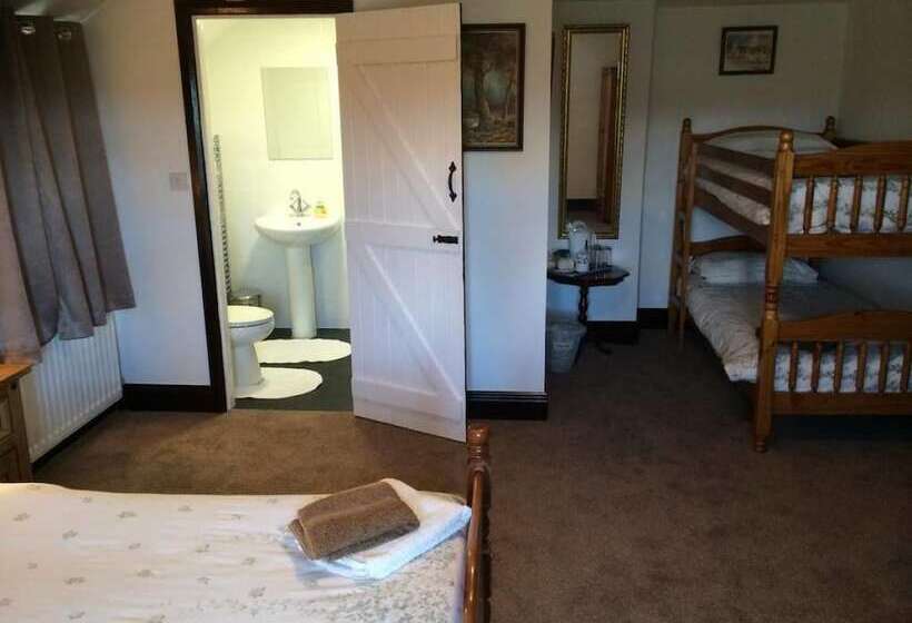 غرفة عائلية, Stone Cottage