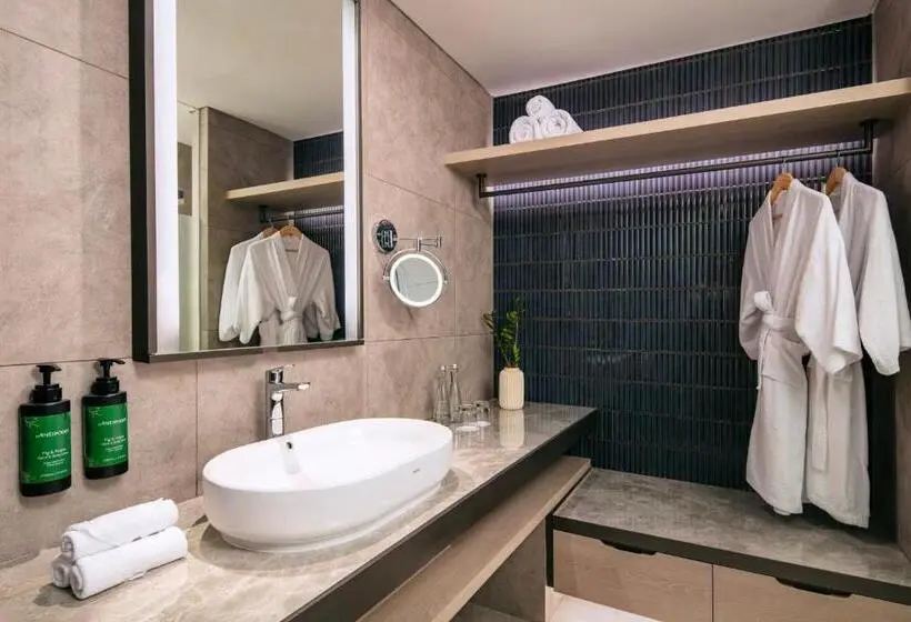 Standard-huone King-vuode, Crowne Plaza Labuan Bajo By Ihg