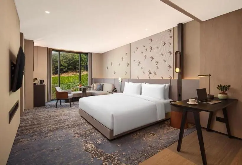 Sviitti King-vuode, Crowne Plaza Labuan Bajo By Ihg