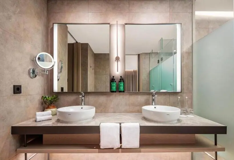 Sviitti, Crowne Plaza Labuan Bajo By Ihg