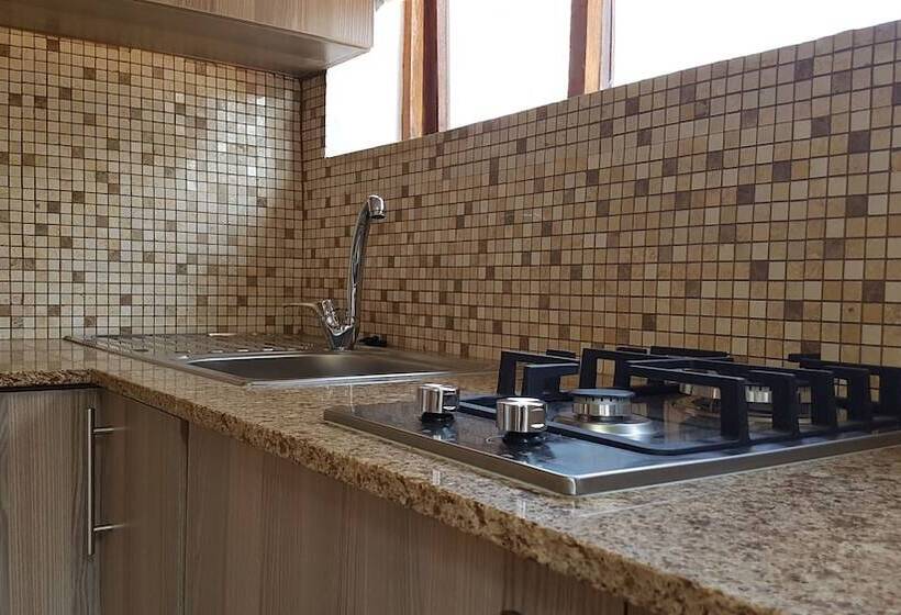 דירת חדר בקומת קרקע, 50 Galena Affordable Luxury