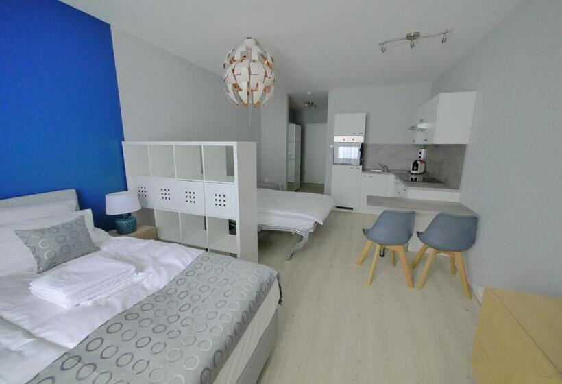 标准工作室, Blue River Side