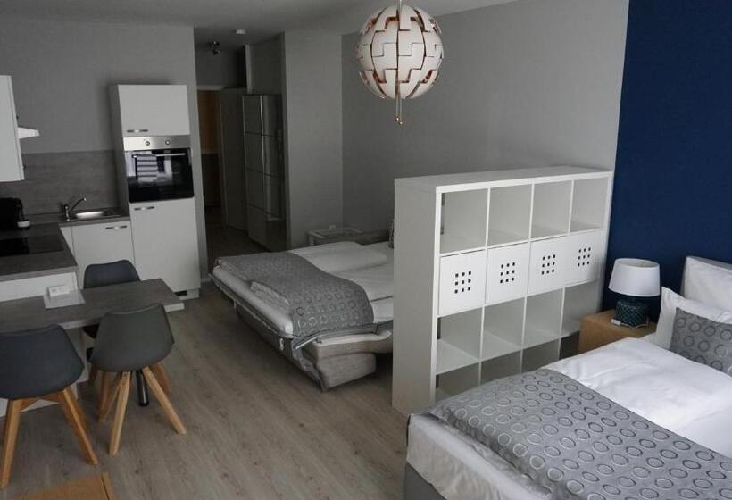 标准工作室, Blue River Side