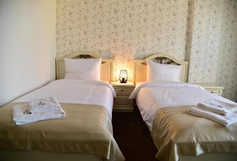 חדר סטנדרט, Hesteya