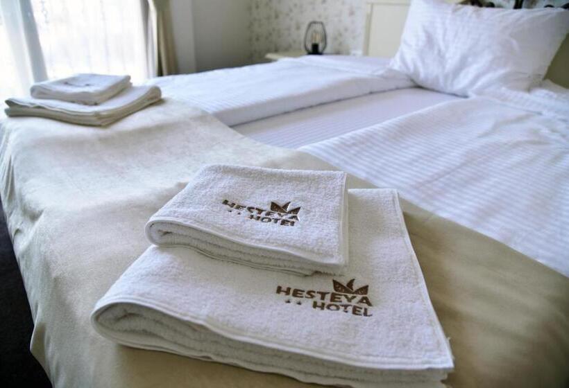 דירת חדר, Hesteya