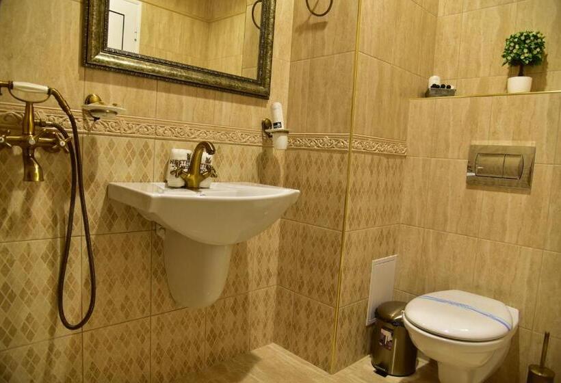 דירת חדר, Hesteya