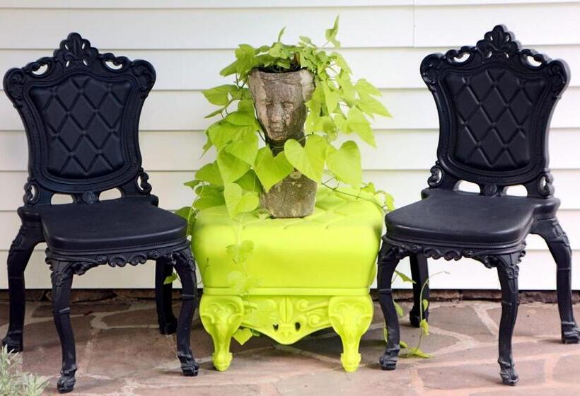 Вилла 3 Спальни, The Roxbury