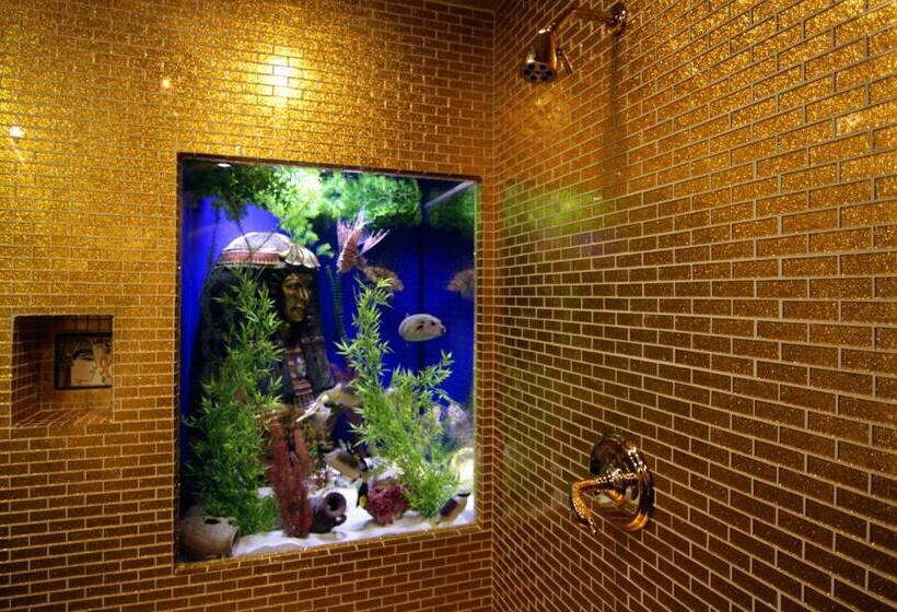 Вилла 3 Спальни, The Roxbury