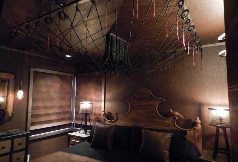 Вилла 3 Спальни, The Roxbury